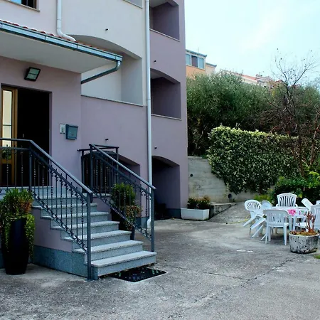 Spring Apartment Апартаменты *