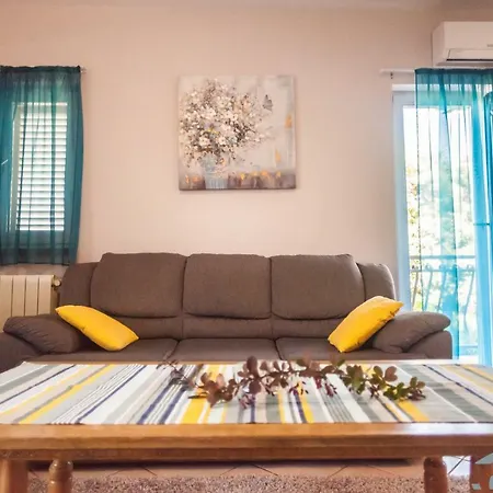 Spring Apartment Апартаменты *