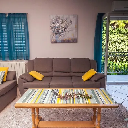 Spring Apartment Apartment Split