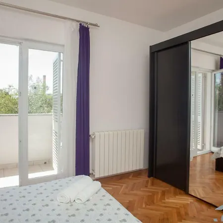 Apartment Spring Apartment Split